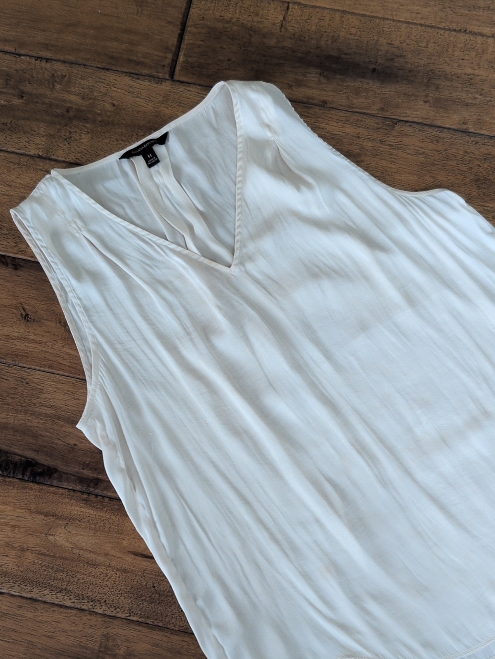 Banana Republic Ivory V-Neck Sleeveless Blouse